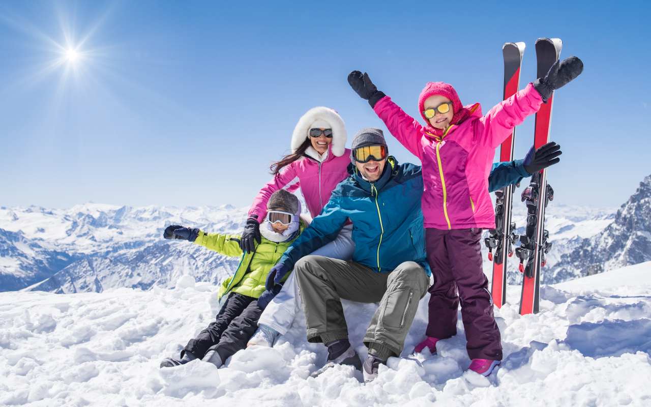 Wyjazd na narty – organizować samemu czy z biurem