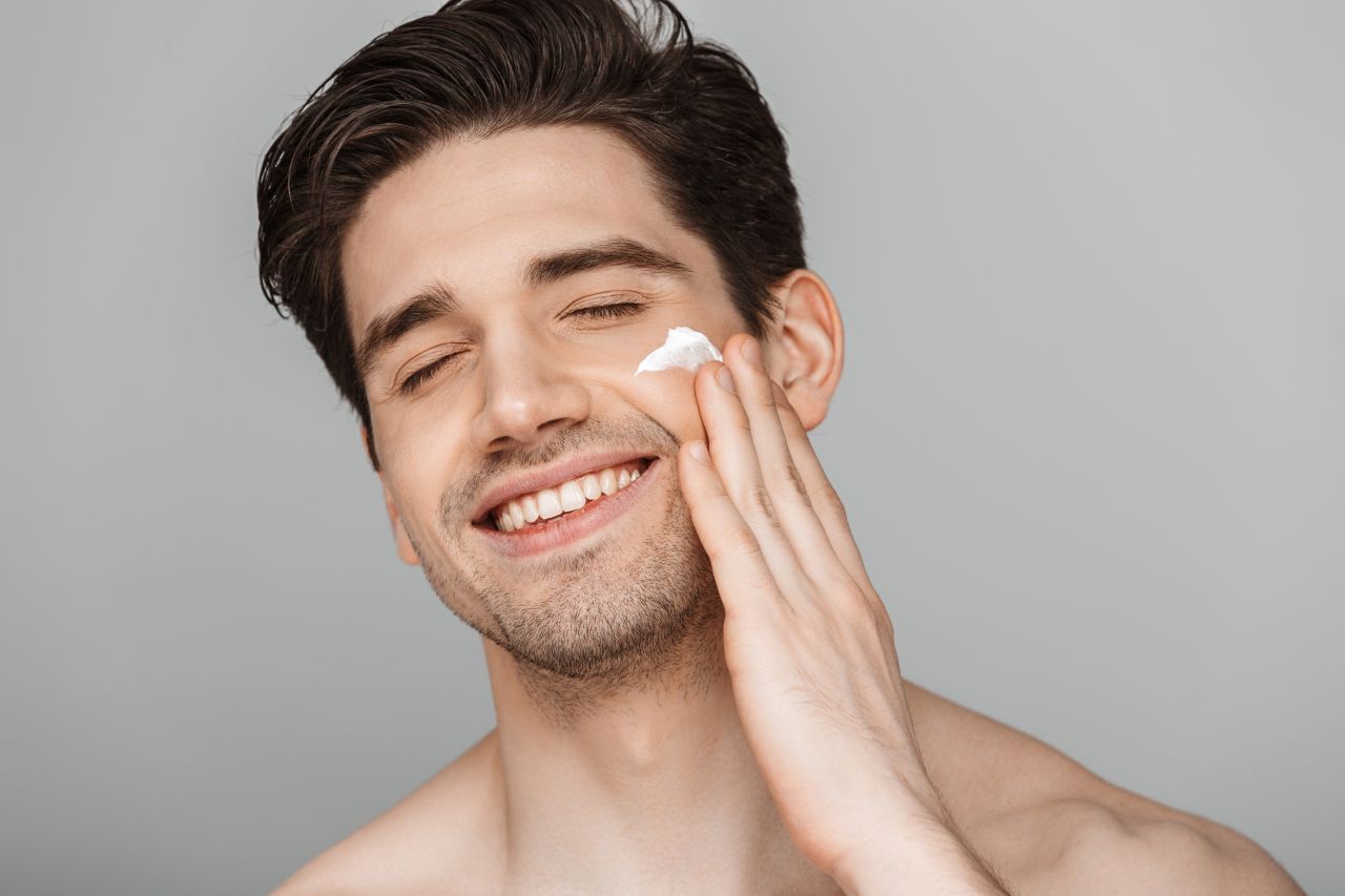 Dlaczego mężczyźni też powinni stosować regularnie kosmetyki do pielęgnacji twarzy?