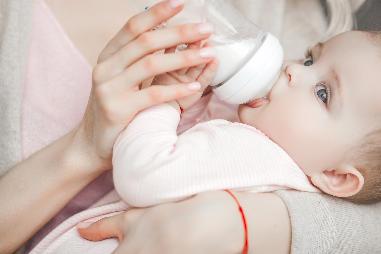 Czym karmić dziecko od pierwszych dni życia?