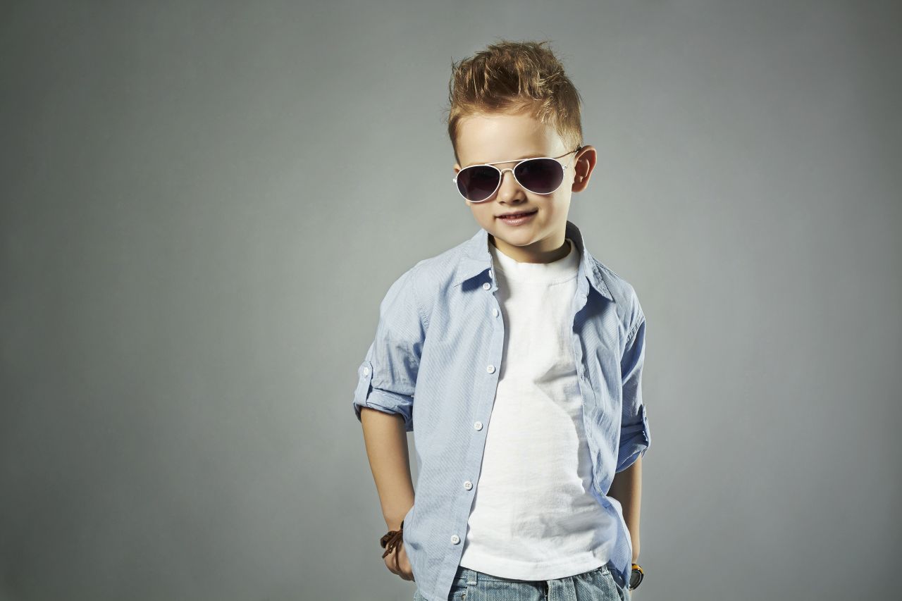 Odzież dla chłopca – jakimi ubraniami uzupełnić jego garderobę