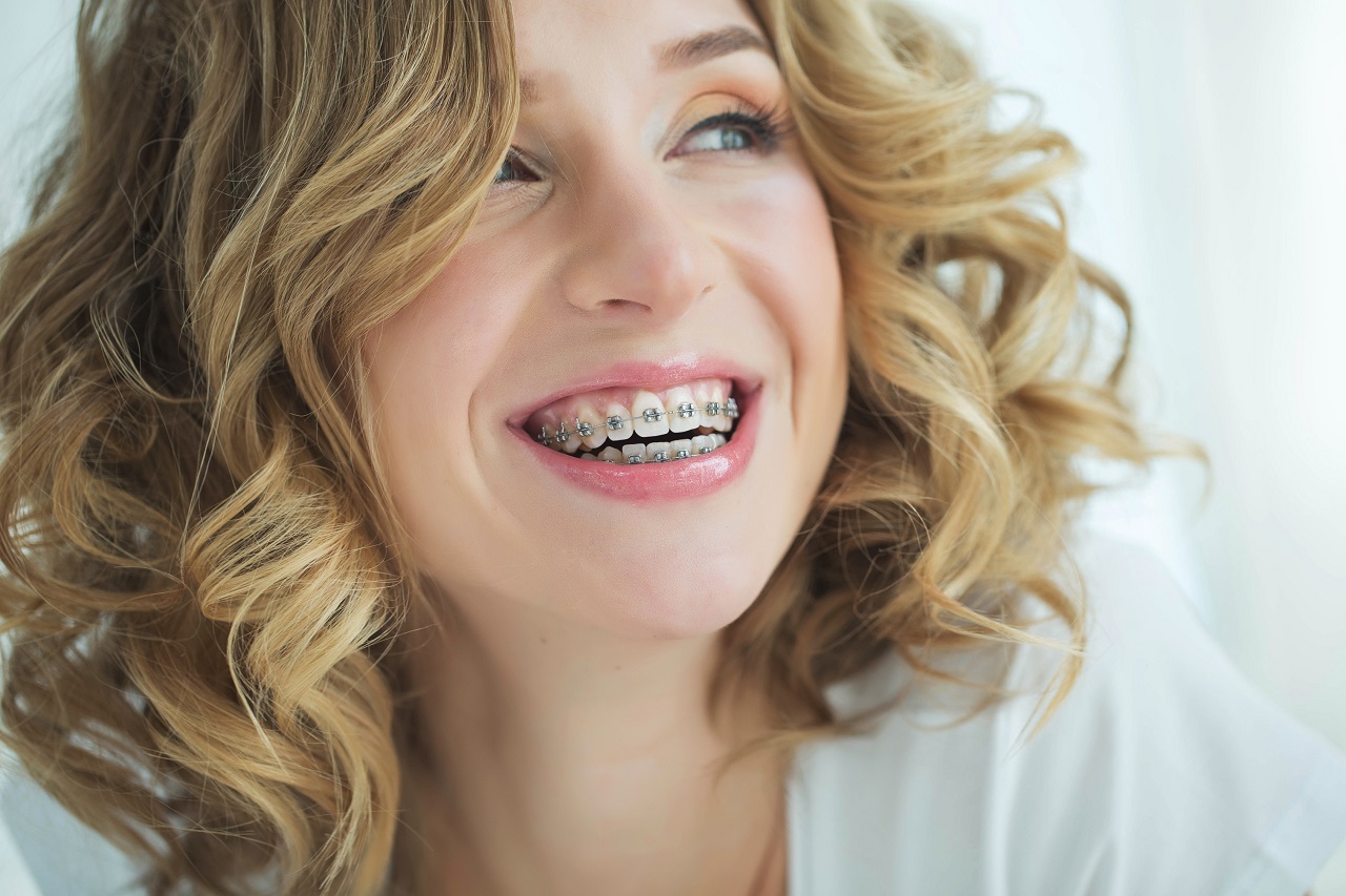 Czym zajmuje się dziedzina ortodoncji i jak na co dzień może pomóc pacjentom w uzyskaniu pięknego uśmiechu?