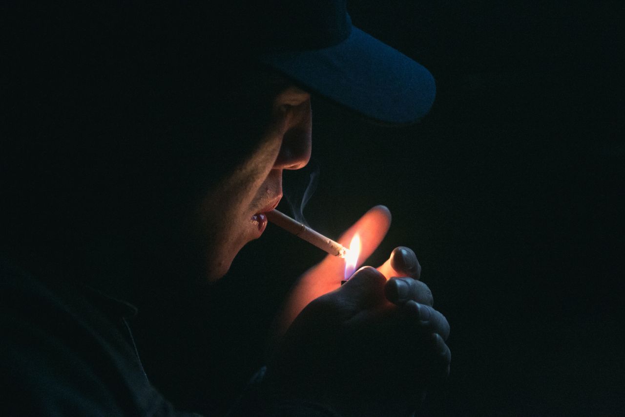 Gadżety dla palących – na jaki rodzaj zapalniczki warto się zdecydować?