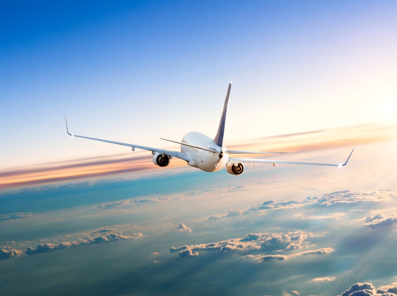 Prywatne samolot – czy warto podróżować w ten sposób?