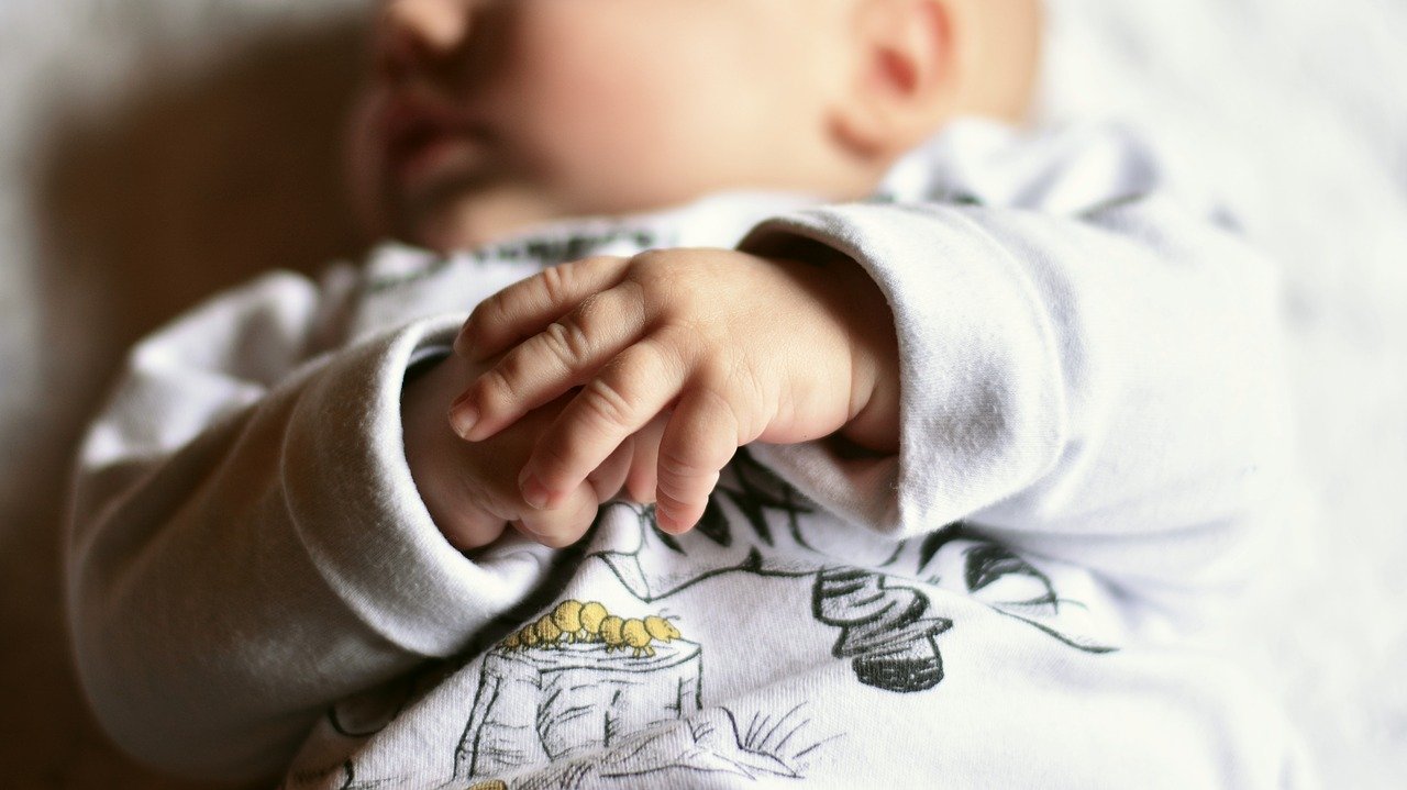 Odzież niemowlęca – spośród czego można wybierać?