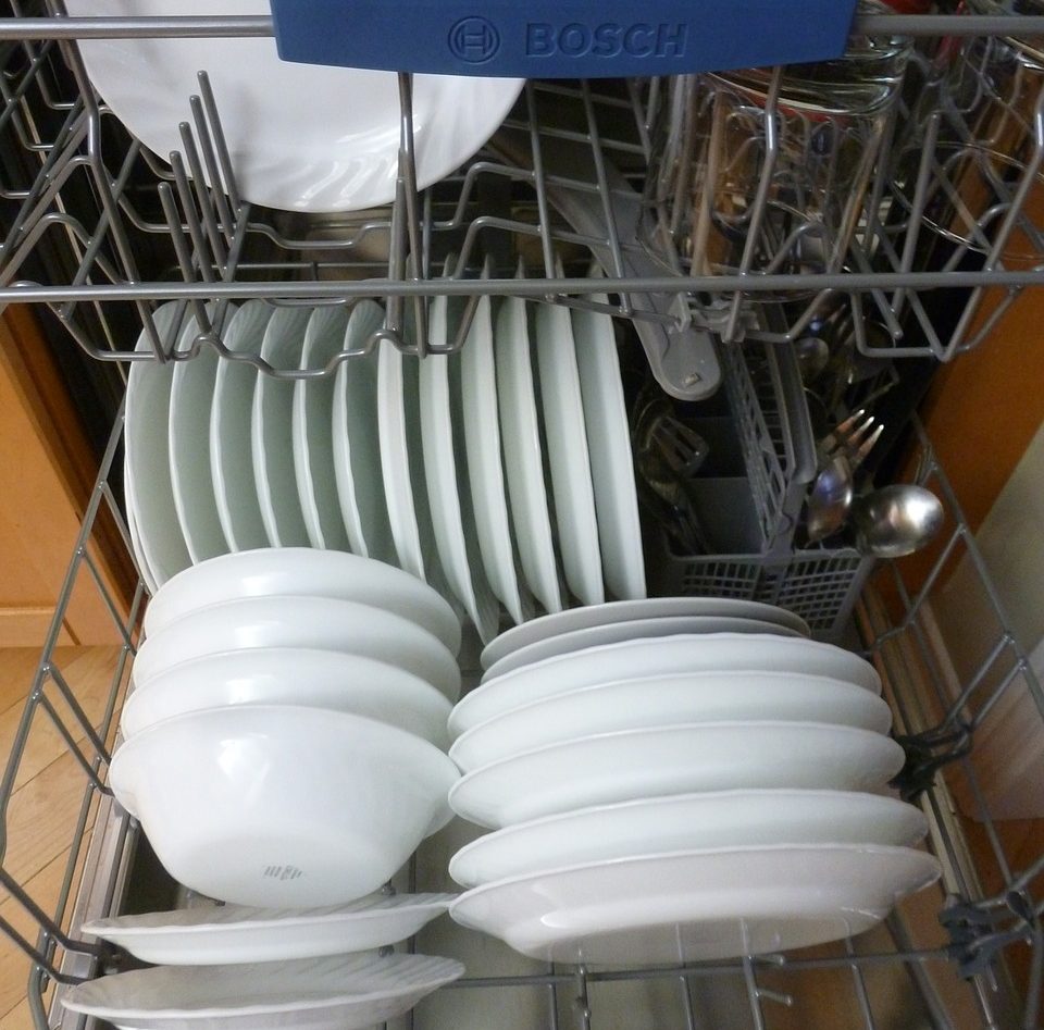 Jak skutecznie myć brudne naczynia?